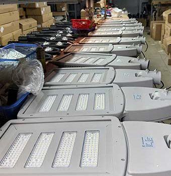 đèn đường Eris lắp tại xưởng đèn Trần Phú