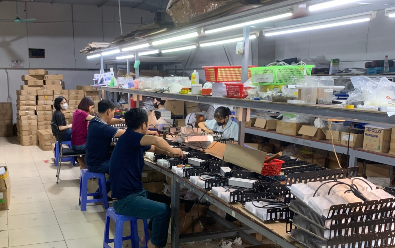 Quy trình sản xuất tại xưởng đèn Công ty Trần Phú