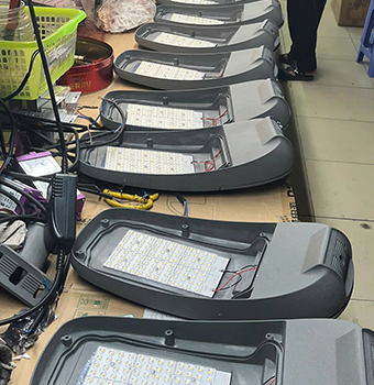 đèn đường lá cong